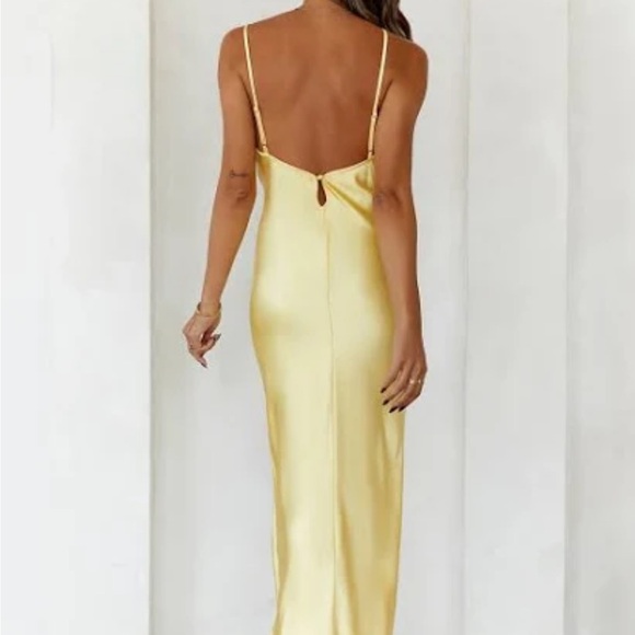 Elegant Yellow Satin Dress - Picture 3 of 3